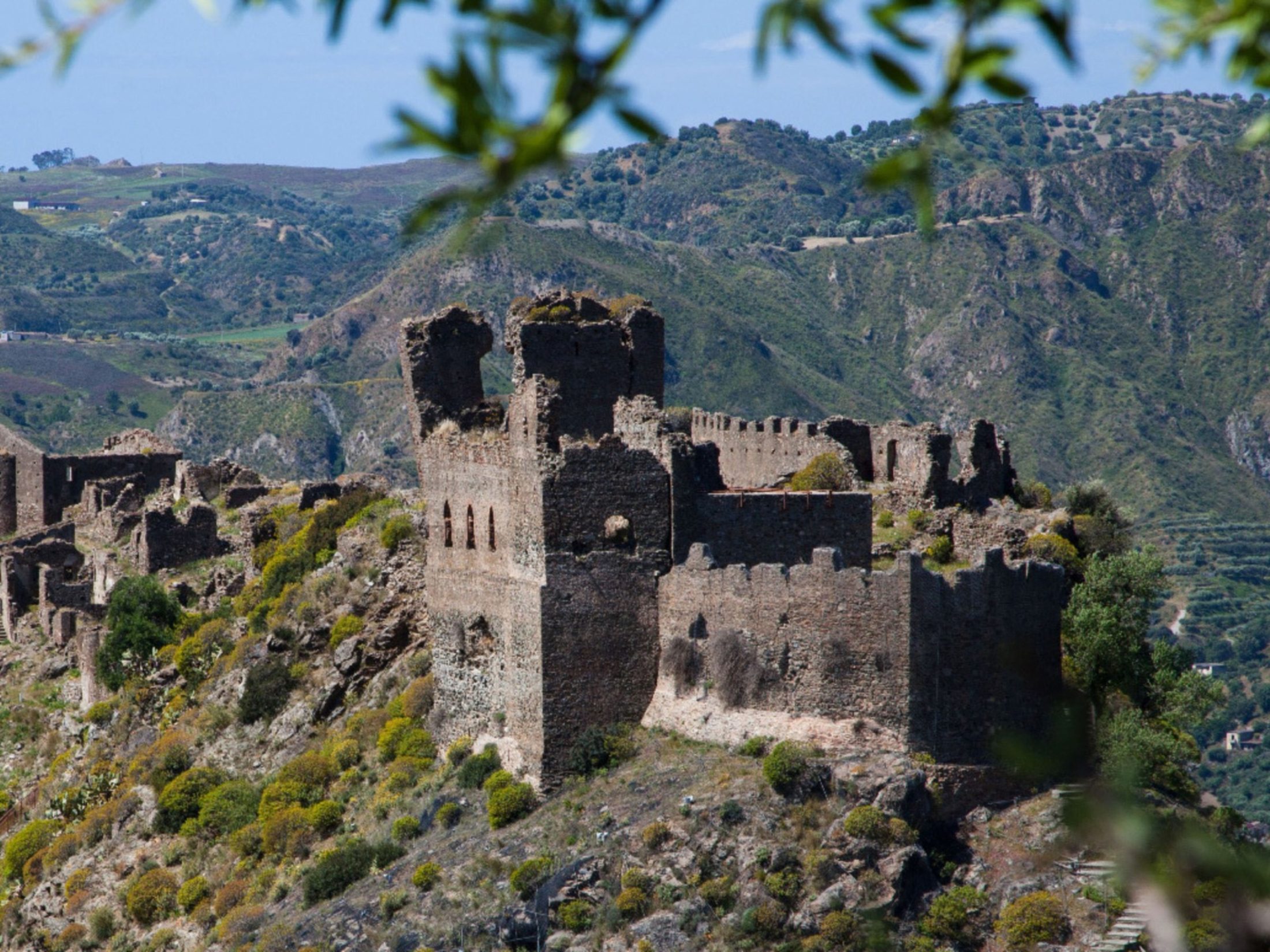 Fiumara Amendolea e Castello di Amendolea - Amici Di Gallicianò Casa Giufà